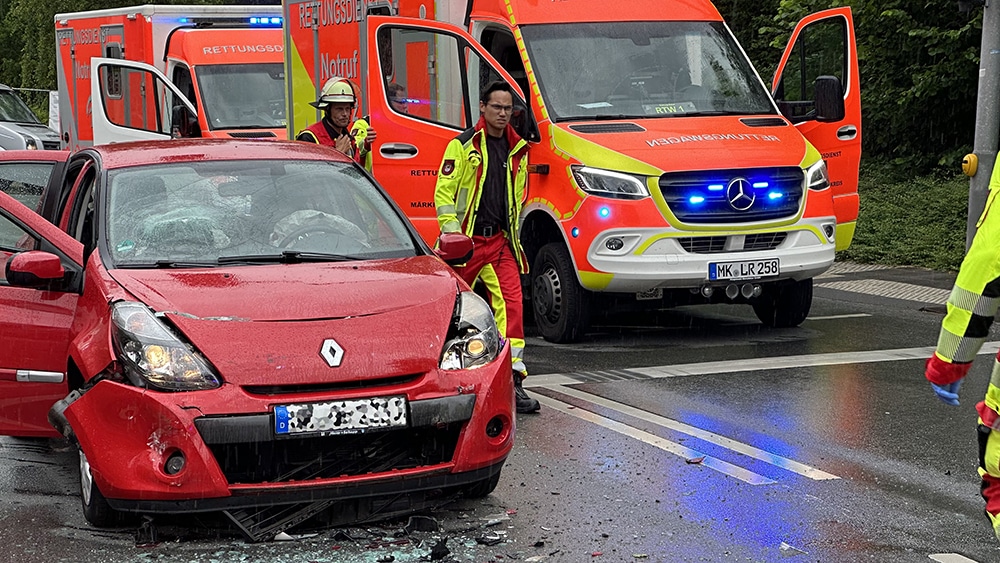 Schwer verletzte Person aus dem Auto gerettet – HÖNNE-ZEITUNG - Aktuelle  Nachrichten aus Balve, Neuenrade, dem MK und HSK
