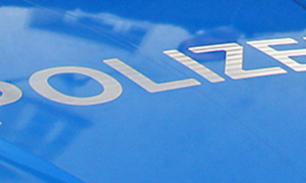 Polizei sucht silbernes Auto
