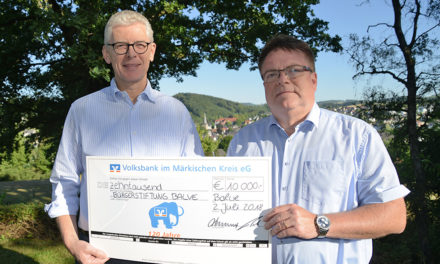 Volksbank spendet Bürgerstiftung Balve 10.000 Euro