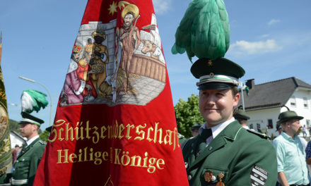 Garbecker Schützen starten mit strahlendem Sonnenschein ins Schützenfest