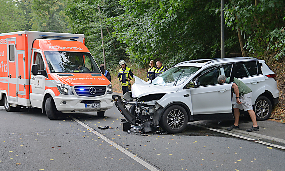 Spektakulärer Unfall in Beckum – Zwei Verletzte und 40.000 Euro Sachschaden