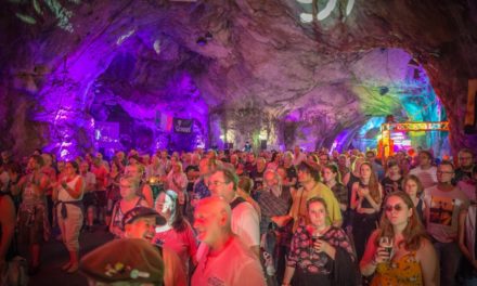Farbenprächtige Fotos vom Irish-Folk-Festival in der Balver Höhle