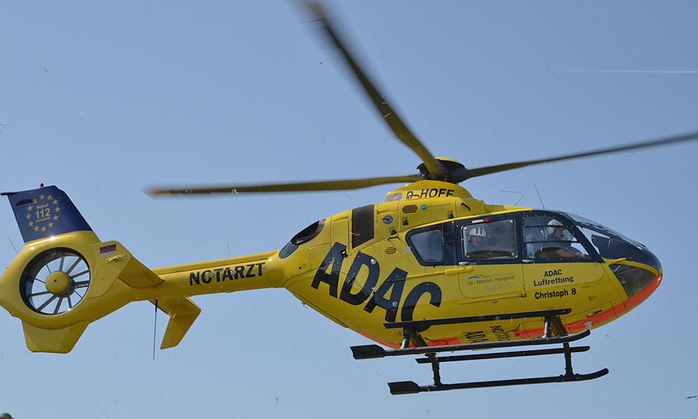 Hubschrauber fliegt lebensgefährlich verletzten Biker in Klinik