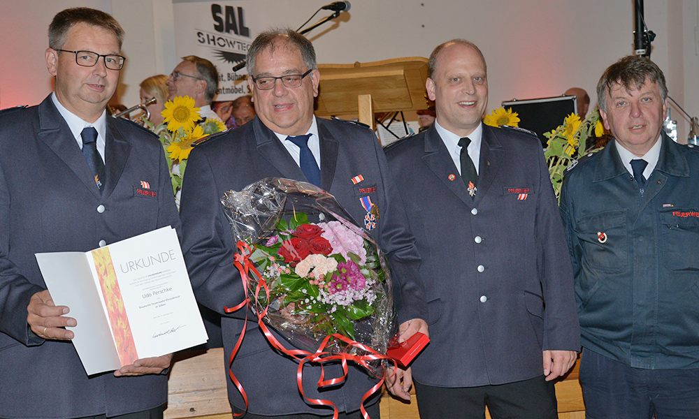 Hohe Auszeichnung: Deutsches Feuerwehr-Ehrenkreuz in Silber für Udo Perschke