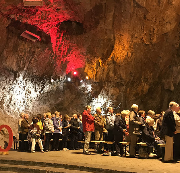 Prächtige 100-Jahr-Feier der kfd Balve in farbigen Bildern