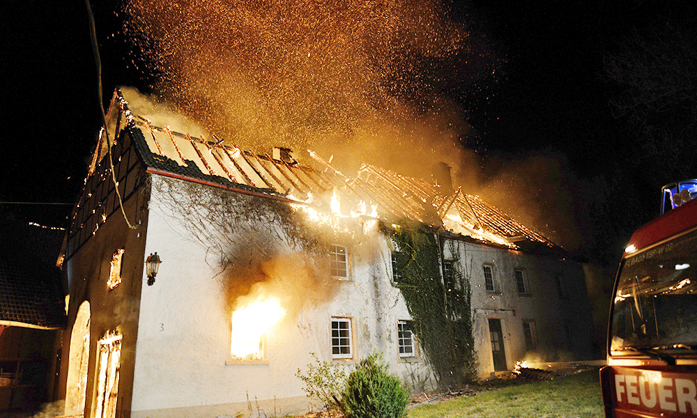 Binolen: Wohnhaus auf Hof Gierse wird ein Raub der Flammen – Feuerwehr fehlt es an Löschwasser