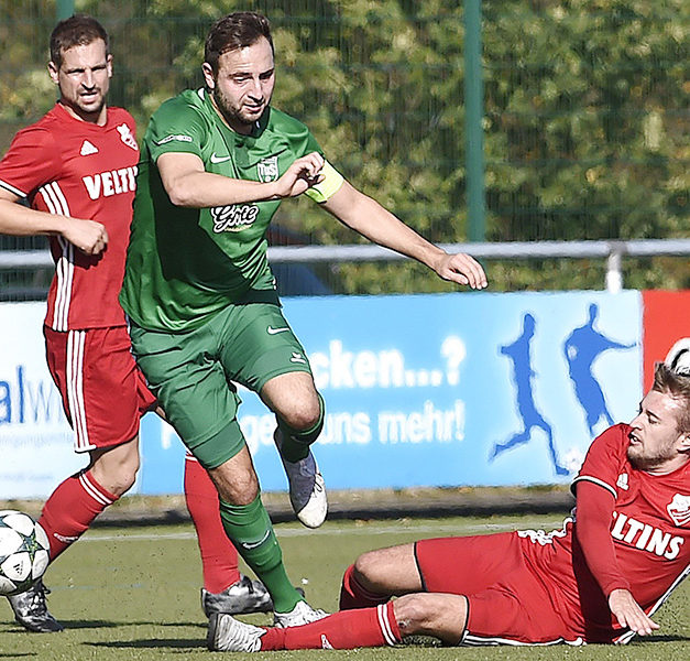 Dreierpack von Falk Fischer lässt TuS L.A. im Duell der Giganten jubeln
