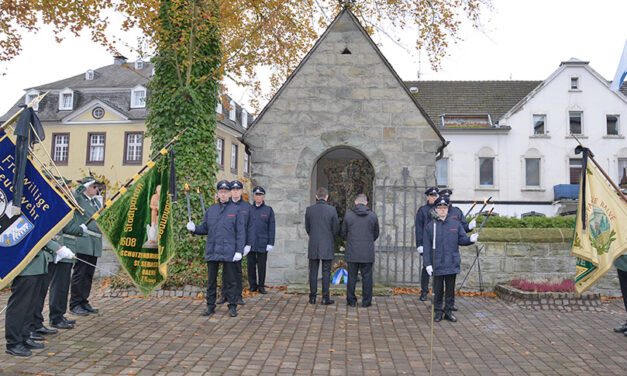 Volkstrauertag mit Gedenkfeier am Ehrenmal