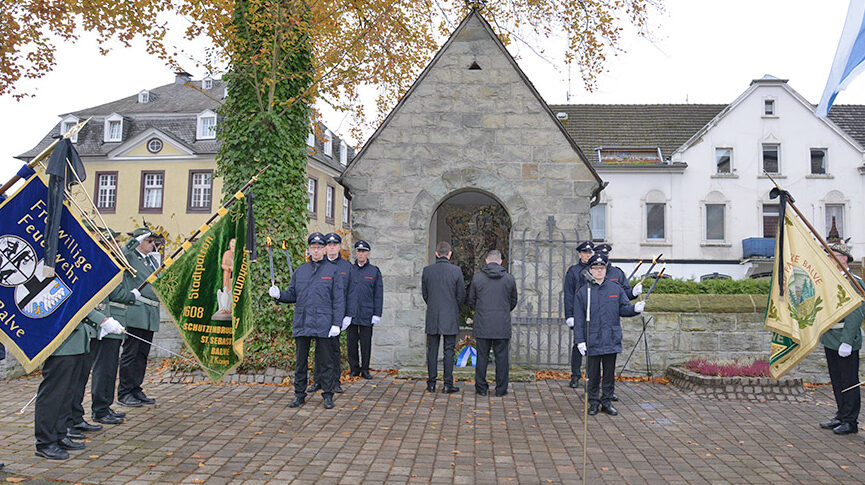 Volkstrauertag mit Gedenkfeier am Ehrenmal