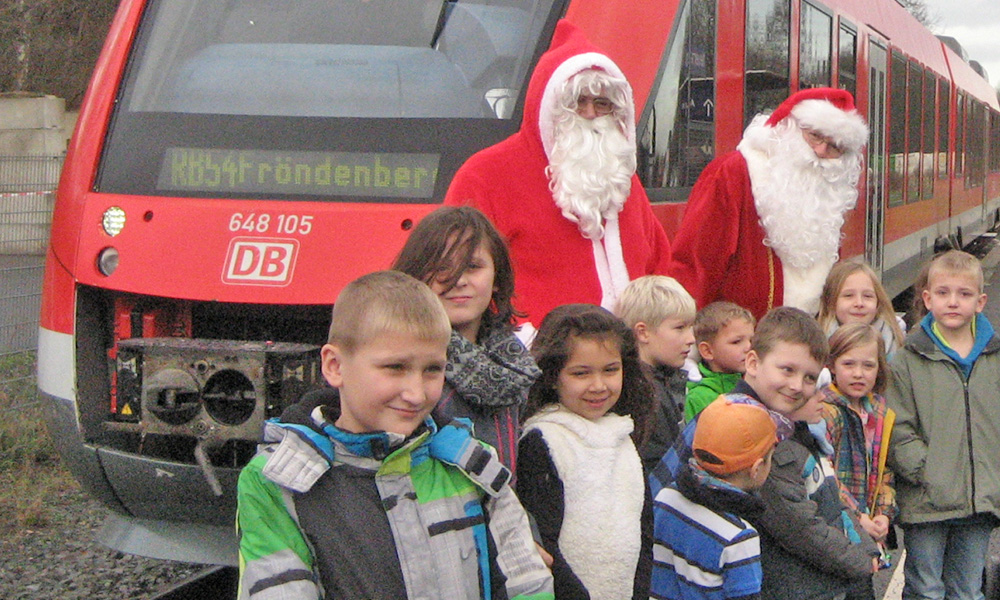 ACHTUNG: Der Weihnachtsmann fährt heute mit der Hönnetalbahn