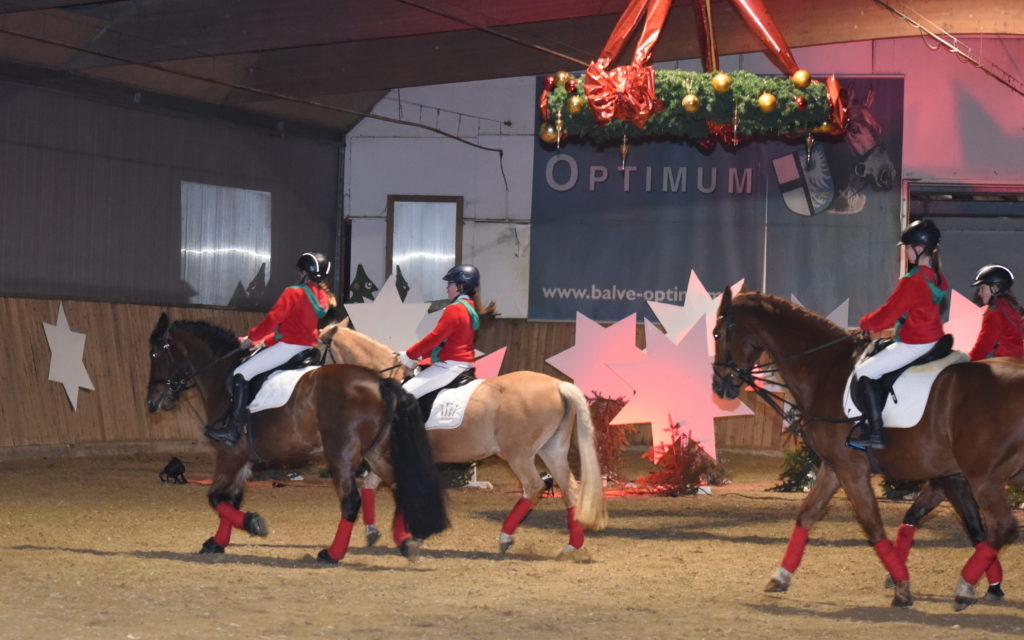 Großartige Reiter-Weihnachtsfeier in bunten Bildern – Teil 2