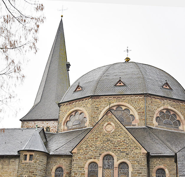 Highlight an Heiligabend: SAL-Chef Tobias Pröpper und Co. strahlen St.-Blasius-Kirche mit wunderschönen Farben an