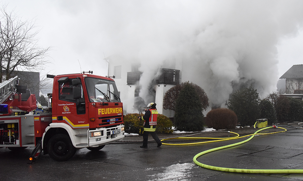 Stadtalarm: Feuerwehr bei Wohnhausbrand in Beckum im Einsatz