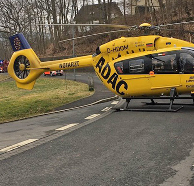 Aus 9 m Höhe von der Leiter gestürzt – Hubschrauber fliegt Schwerverletzten in Klinik