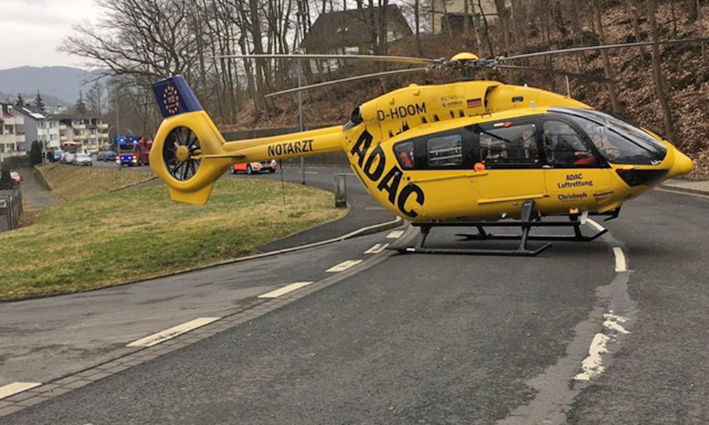 Aus 9 m Höhe von der Leiter gestürzt – Hubschrauber fliegt Schwerverletzten in Klinik