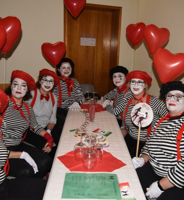 KFD-Karneval in Balve: Stimmungsvoller Auftakt in der Aula – Teil 1