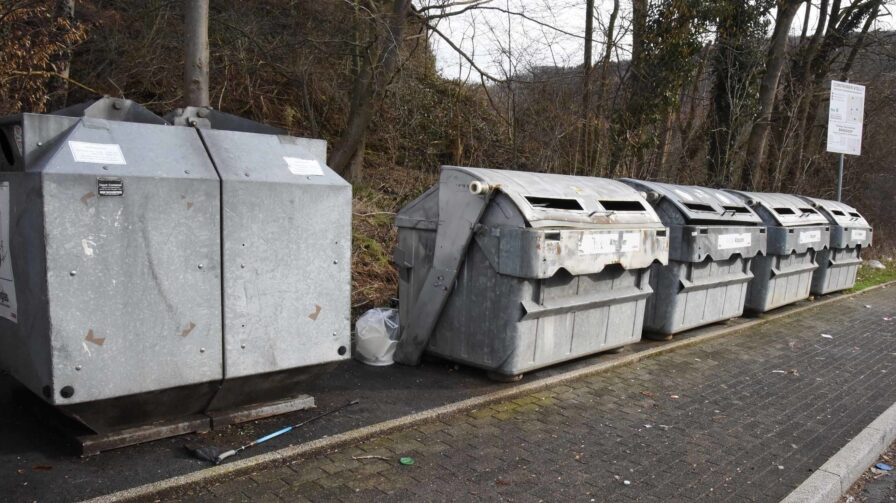 Container stehen wieder am alten Platz