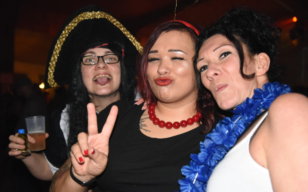 Impressionen von der tollen Weiberfastnachts-Party in Küntrop – Teil 1
