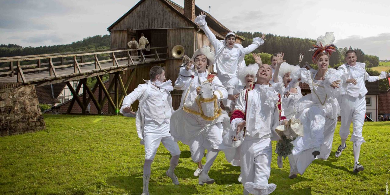Prunk und Glanz: „Der Hof tanzt“ an der Luisenhütte