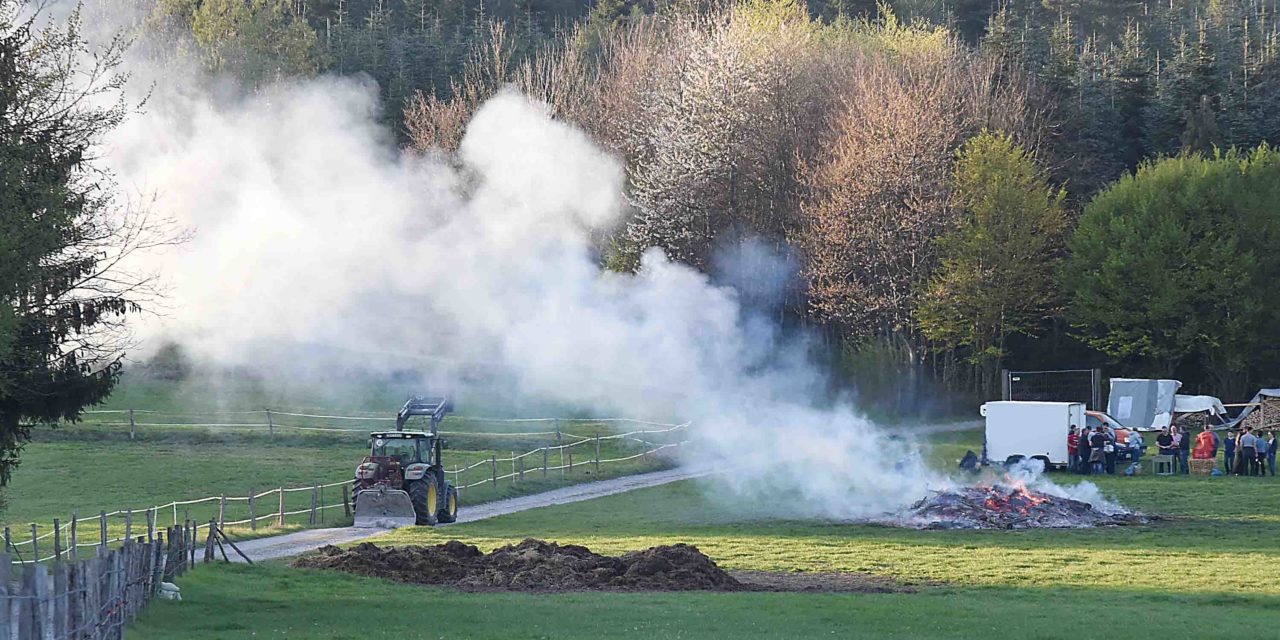 Osterfeuer am Karfreitag – und die Feuerwehr Garbeck rückt aus