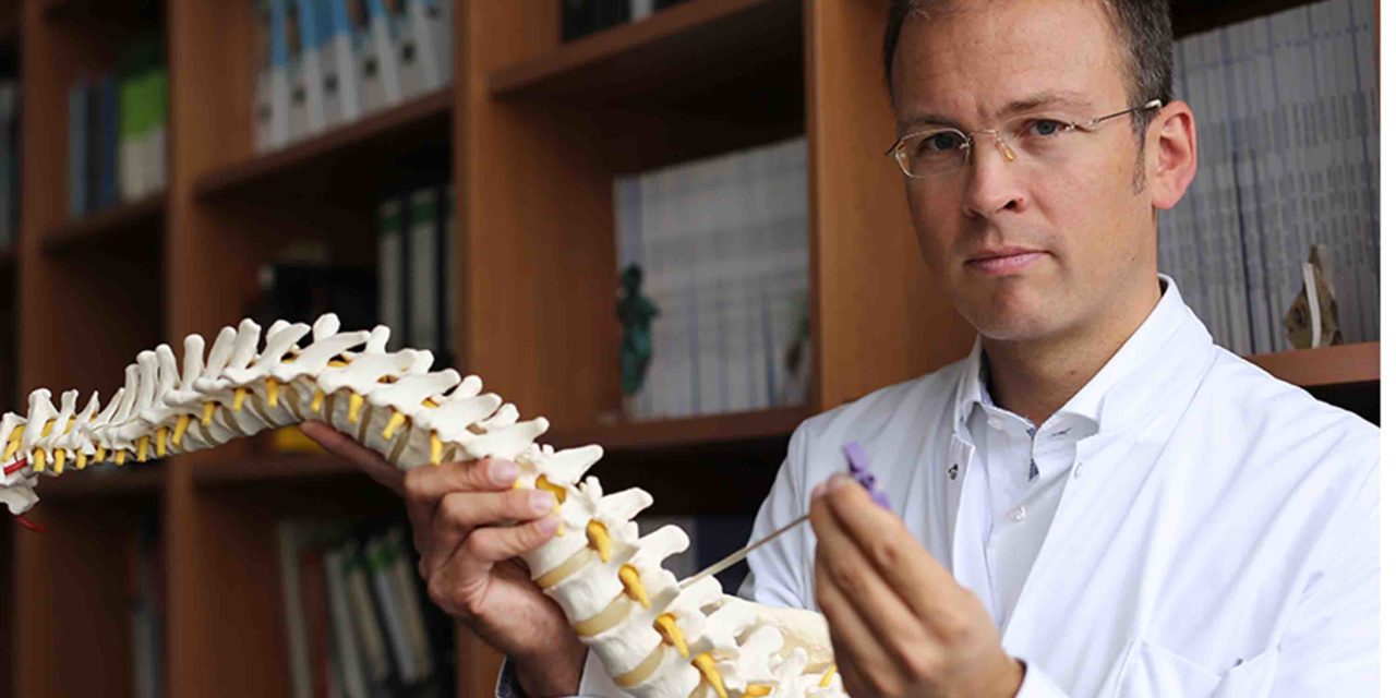 Prof. Dr. med. Tobias Schulte lädt Patienten zum Thema Akutschmerztherapie ein