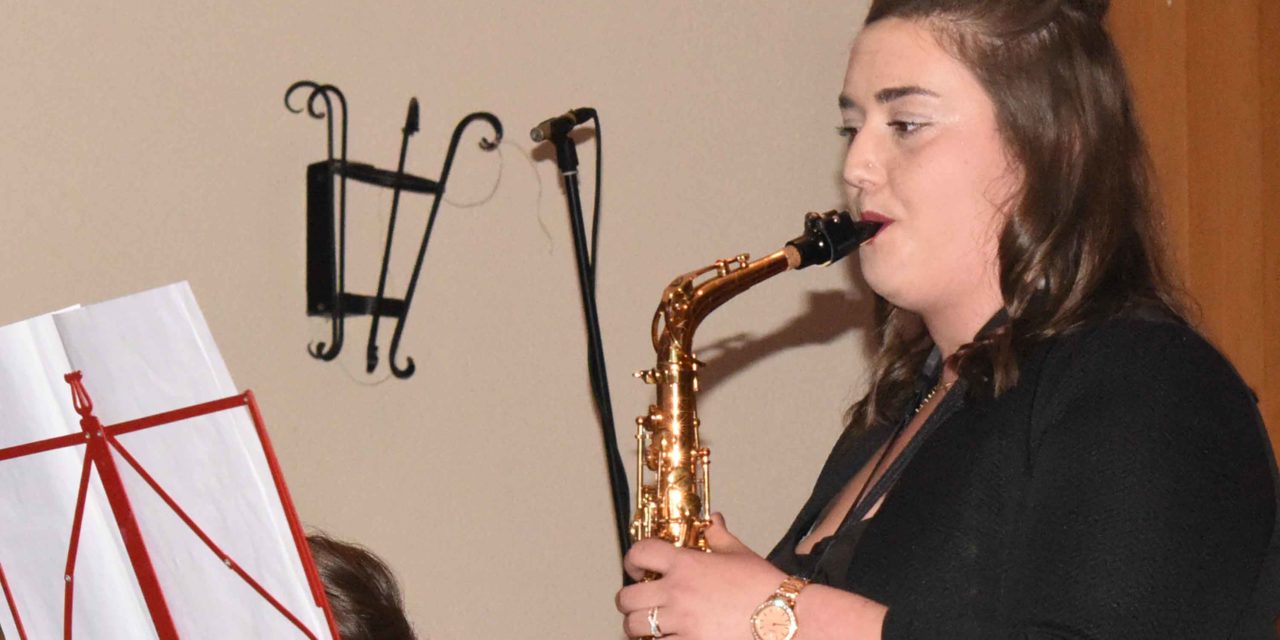Frühlingskonzert: Chiara Heinzel setzt mit Saxophon-Solo das Glanzlicht