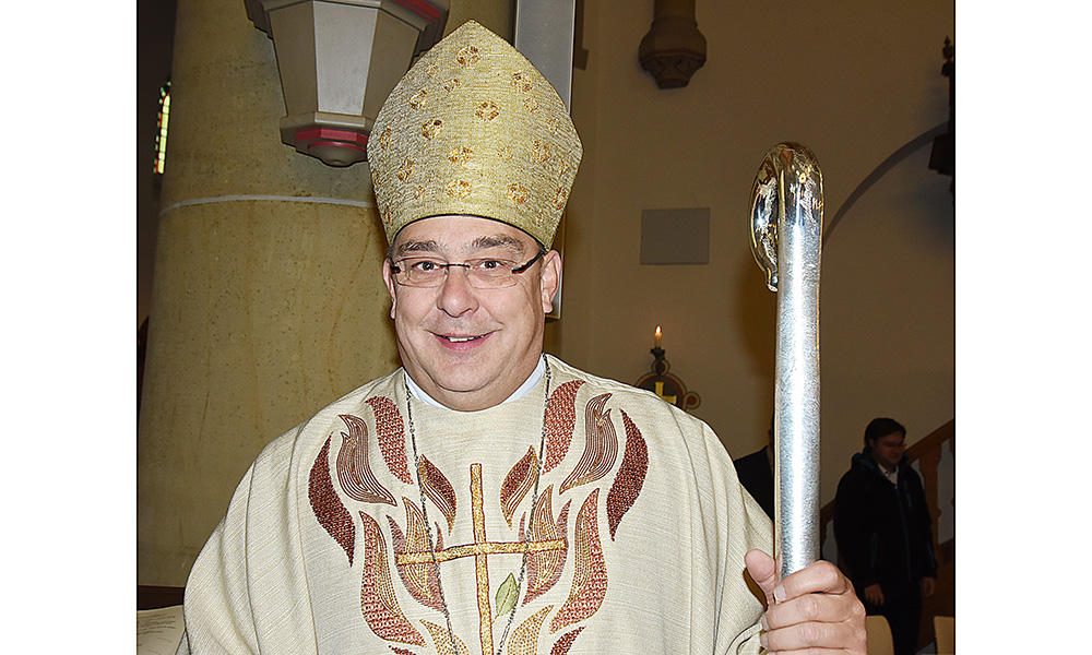 St.-Blasius-Pfarrkirche Balve: Feierliche Firmung in bunten Bildern