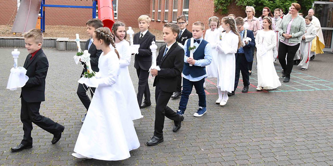 Erstkommunion in Garbeck: Unvergesslicher Tag für 13 junge Katholiken