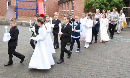 Erstkommunion in Garbeck: Unvergesslicher Tag für 13 junge Katholiken