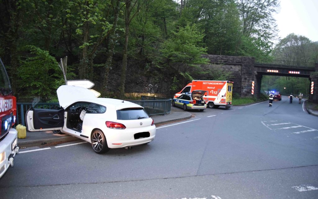 Unfall Hönnetal: Alkoholisierter Fahrer stellt sich der Polizei