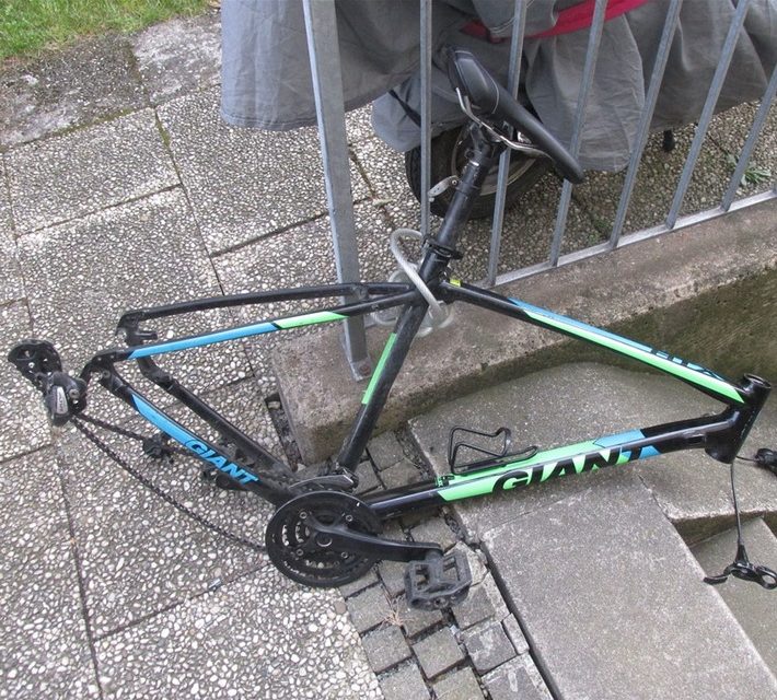 Fahrrad komplett ausgeschlachtet
