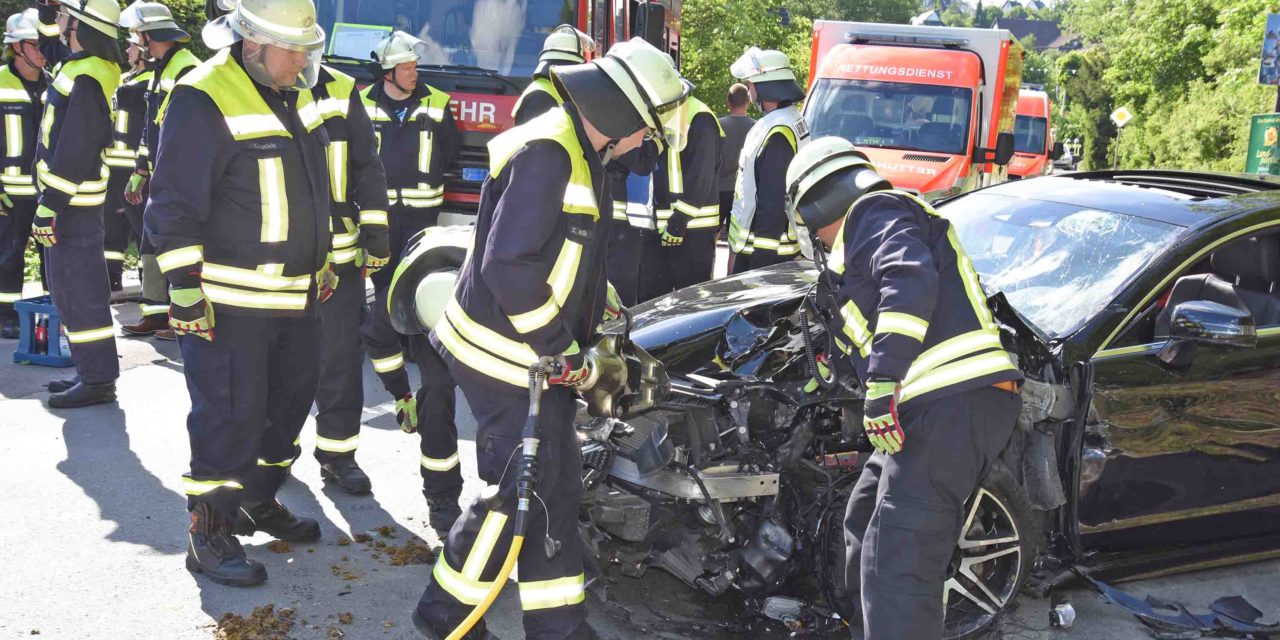 Ist Neuenrader Mercedesfahrer mit 100 km/h in Opel Corsa gerast? – Polizei sucht noch Zeugen