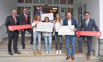Sparkassen Jubiläums Challenge: Drei Balver Vereine jubeln über 4.000 Euro