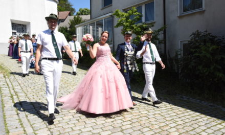 FOTOGALERIE: Prächtiger Eisborner Sonntags-Festzug in Farbe – TEIL 1