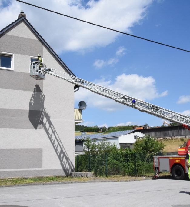 Balver schläft beim Essenkochen ein – 36 Feuerwehrleute im Einsatz