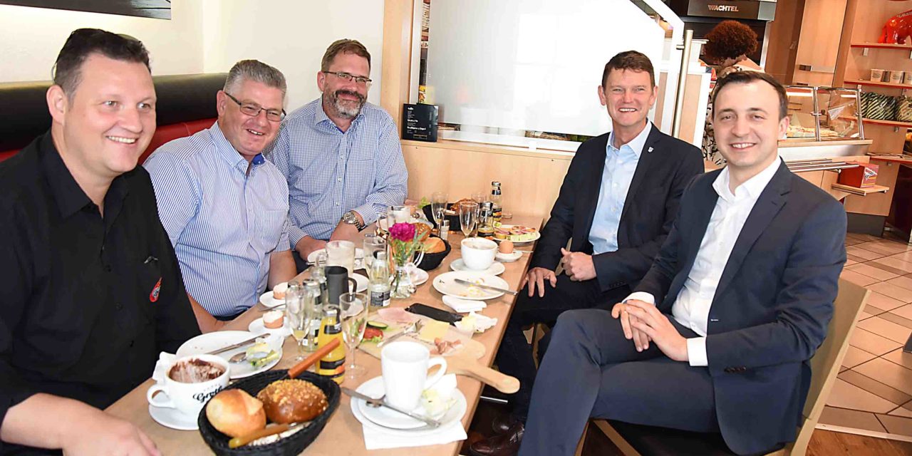 CDU-Generalsekretär Ziemiak zum Frühstück mit Ei in Balve