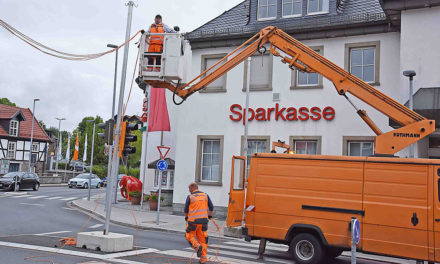 EILMELDUNG: Baustelle auf Hönnetalstraße stillgelegt – 11 Ampeln regeln Verkehr in der City