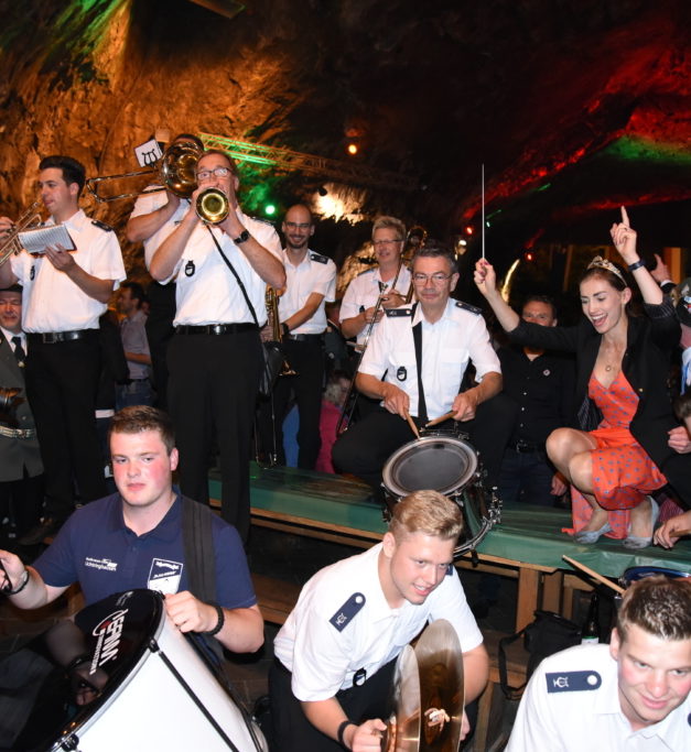 BILDERBOGEN: Rauschende Ballnacht in der Balver Höhle