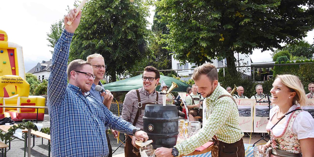 Bundesschützenkönig Günzel: „O´zapft is!“ – Garbecker Biergarten ist eröffnet