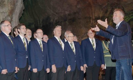 Freundschaftssingen: Männerchor Balve hat 33 Chöre in der Höhle zu Gast