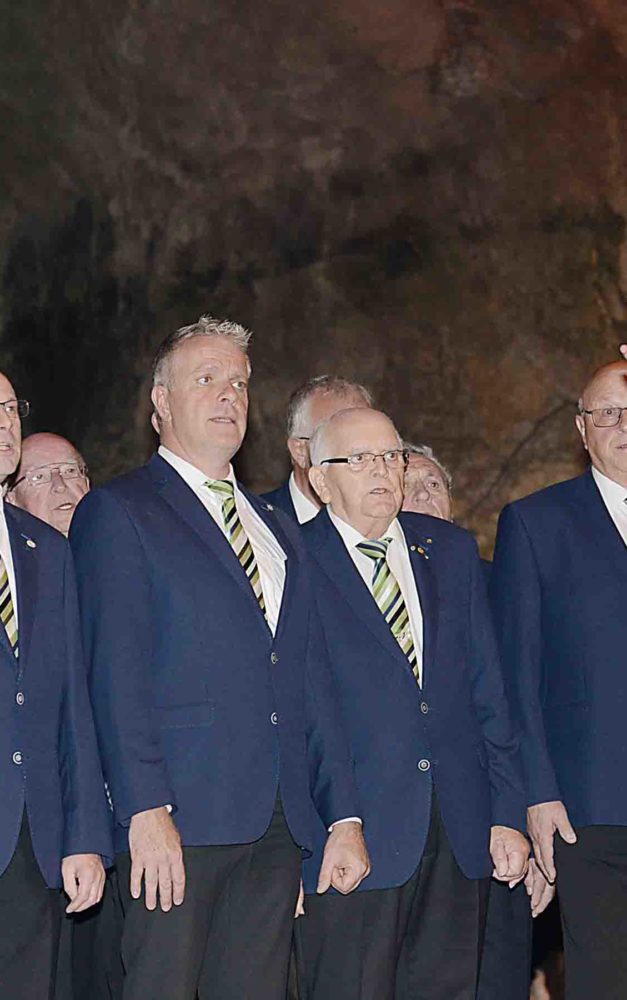 Freundschaftssingen: Männerchor Balve hat 33 Chöre in der Höhle zu Gast