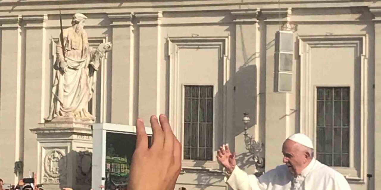 Papst Franzikus begrüßt Pilger aus Balve auf dem Petersplatz