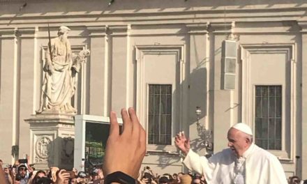 Papst Franzikus begrüßt Pilger aus Balve auf dem Petersplatz