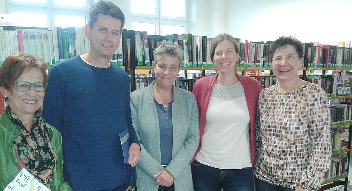 Bücherei Balve: Viel Lob für 22-jährige ehrenamtliche Arbeit im FV-Vorstand