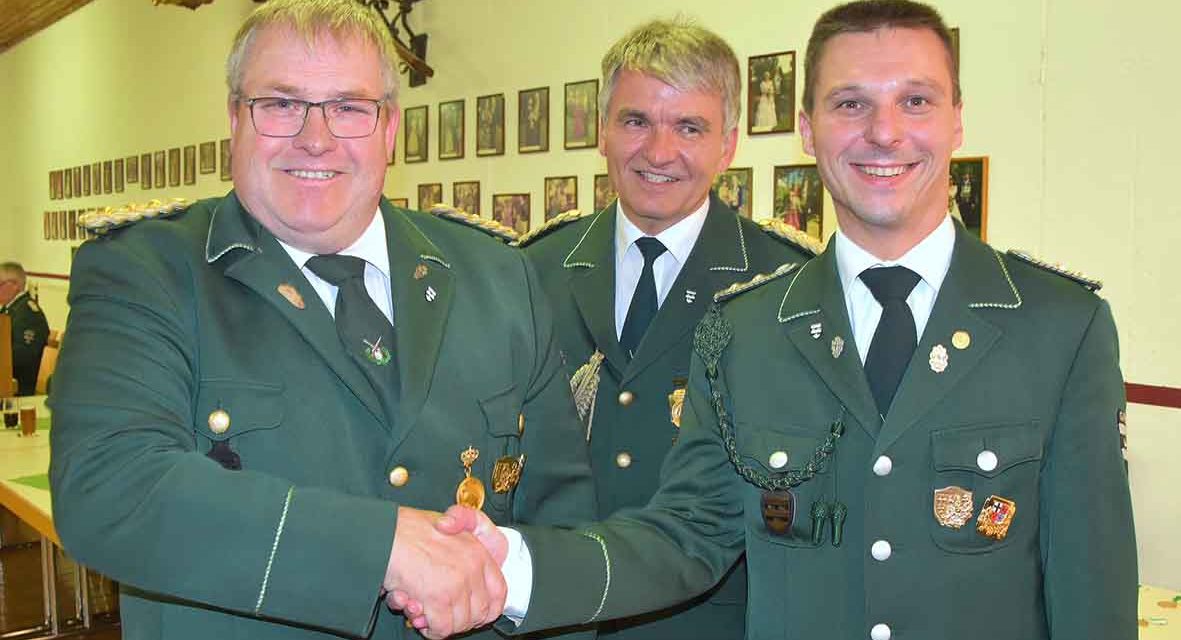 Hohe Auszeichnung für Garbecker Schützenoffizier