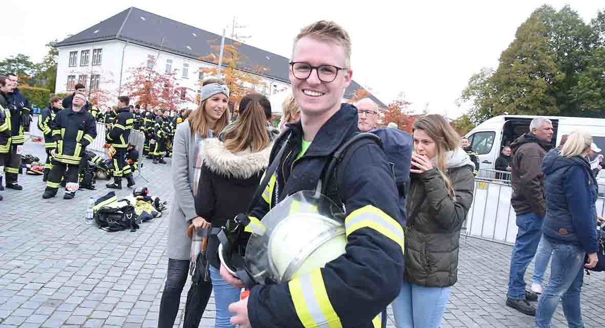 Sieger Jan Schwartpaul und der Hemeraner Firefighter-Run in Farbe