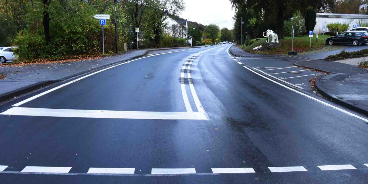EILMELDUNG B 229: Sinnfreie Straßenmarkierung korrigiert – Was passiert mit Verkehrsschildern?