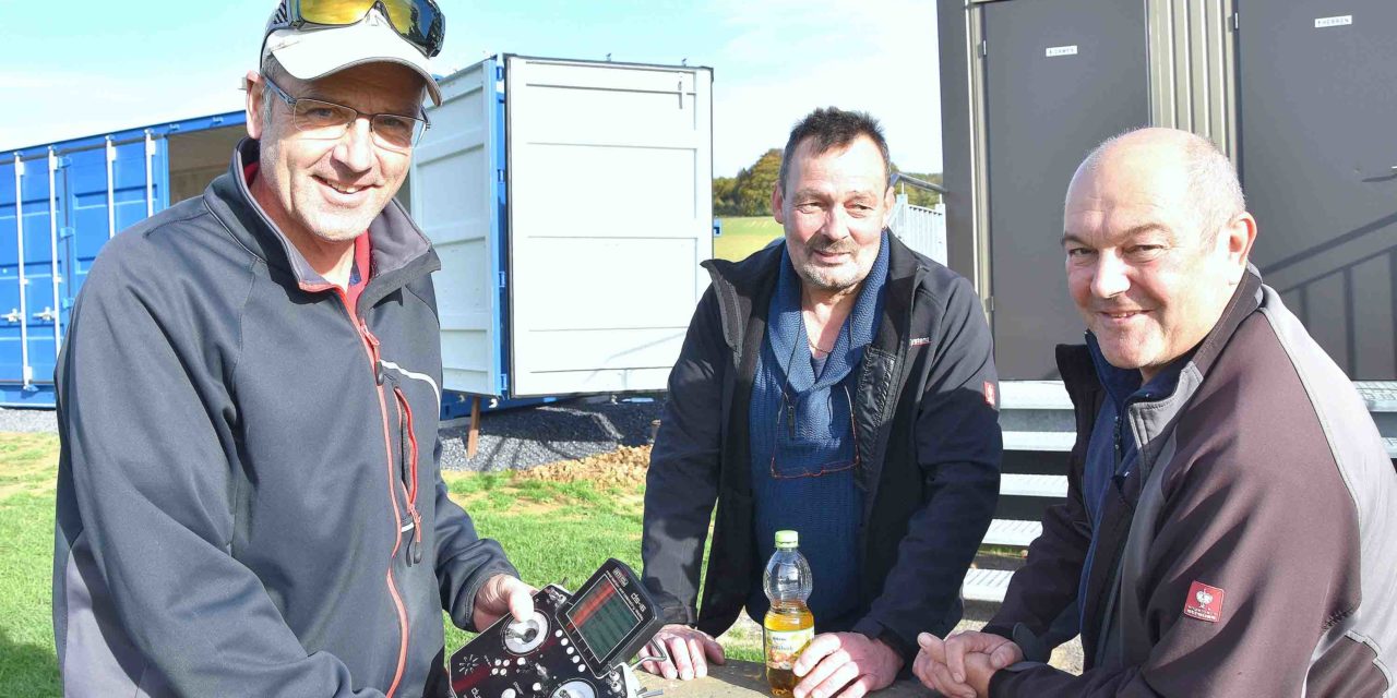 Großes Hobby mit kleinen Fliegern   – „Abfliegen“ beim Modellflugclub in Beckum