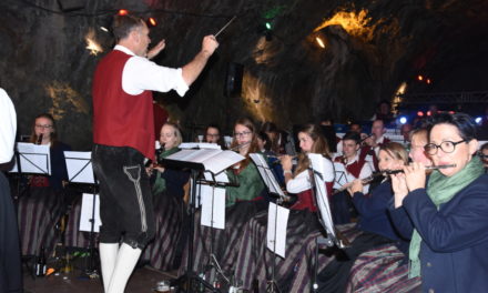 FOTOGALERIE: Farbenprächtiges Oktoberfest in Balver Höhle – Teil 1