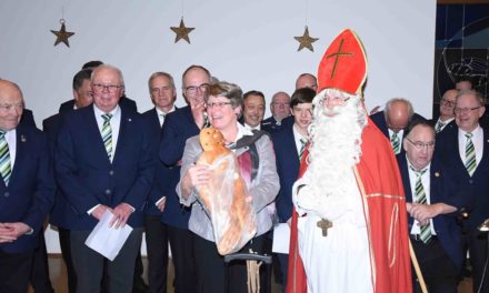 St. Nikolaus und MC Balve erfreuen die Senioren